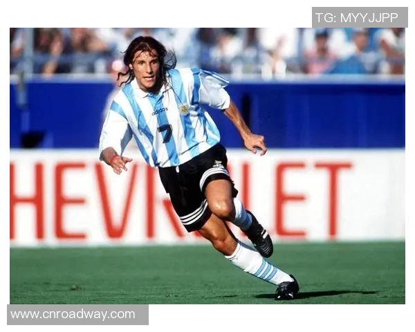 伤感足球巨星孤独身影背后未曾诉说的荣耀与泪水故事